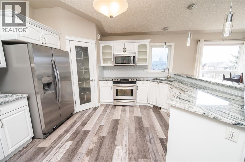 60 Daniel Close, Red Deer, Alberta  T4R 3M3 - Photo 6 - A2300273