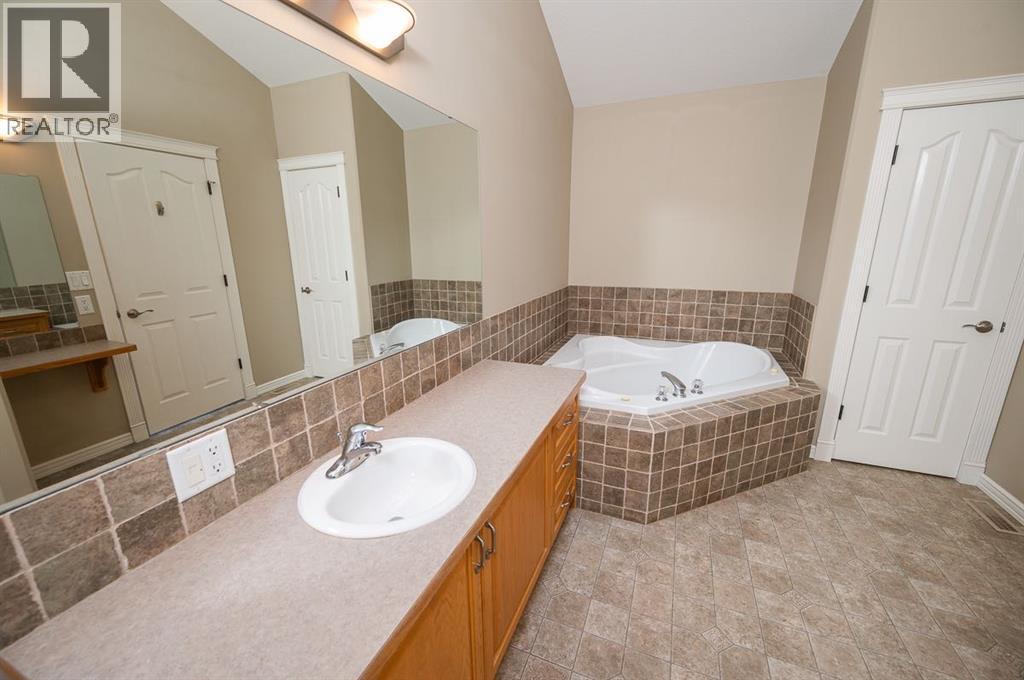 60 Daniel Close, Red Deer, Alberta  T4R 3M3 - Photo 18 - A2300273