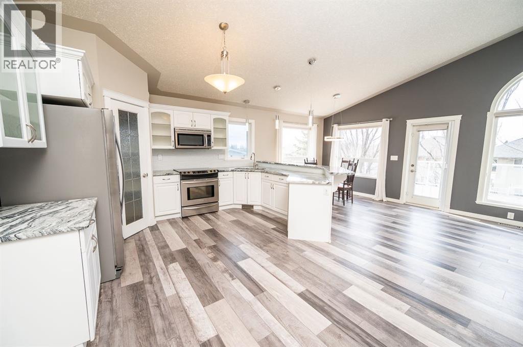 60 Daniel Close, Red Deer, Alberta  T4R 3M3 - Photo 3 - A2300273