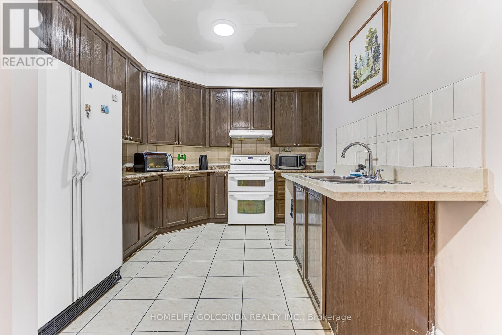 22 Troyer Avenue, Toronto, Ontario  M3J 0A3 - Photo 6 - W12769158