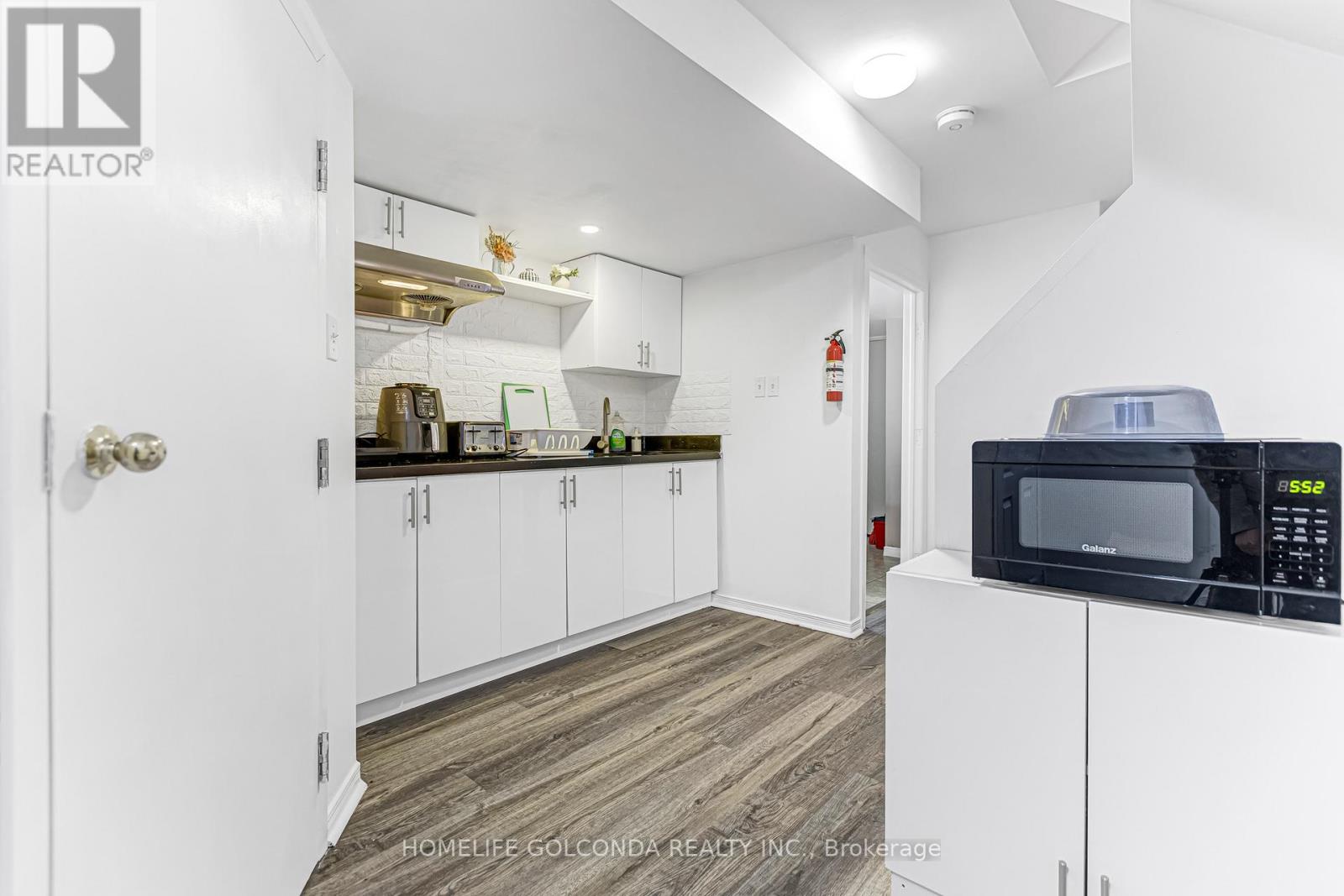 22 Troyer Avenue, Toronto, Ontario  M3J 0A3 - Photo 9 - W12769158