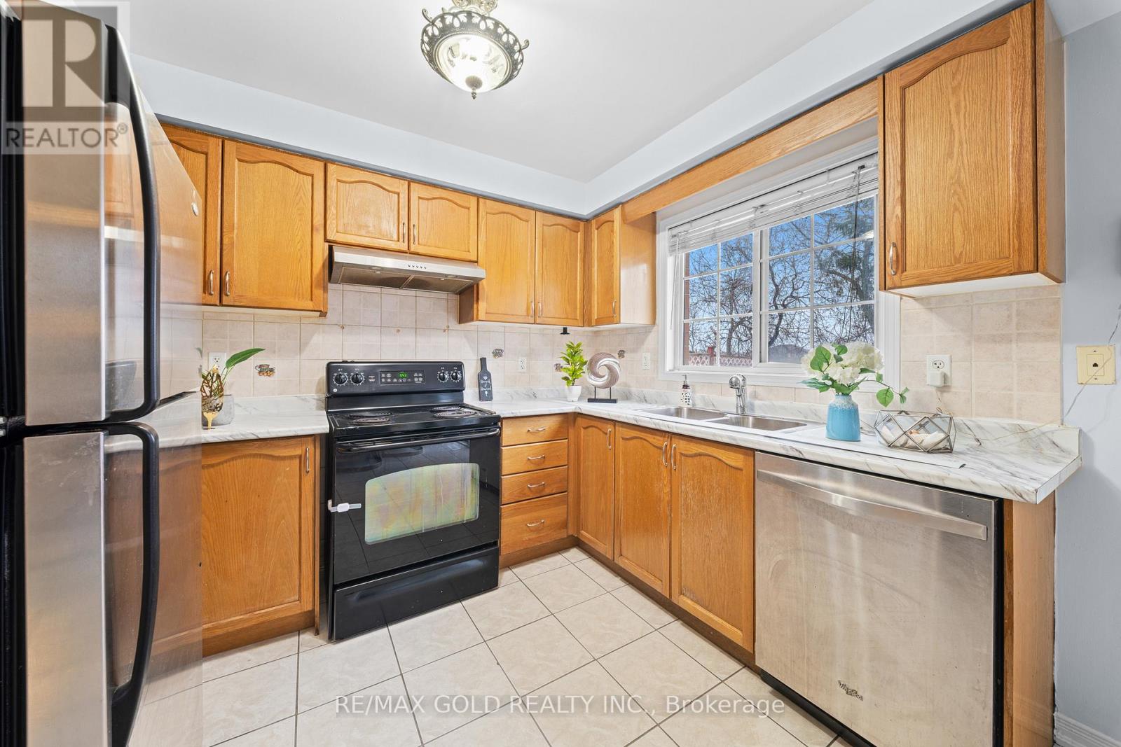 15 Revelstoke Place, Brampton, Ontario  L6R 3G3 - Photo 16 - W12986292