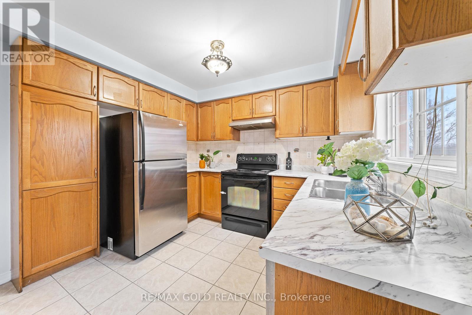 15 Revelstoke Place, Brampton, Ontario  L6R 3G3 - Photo 18 - W12986292