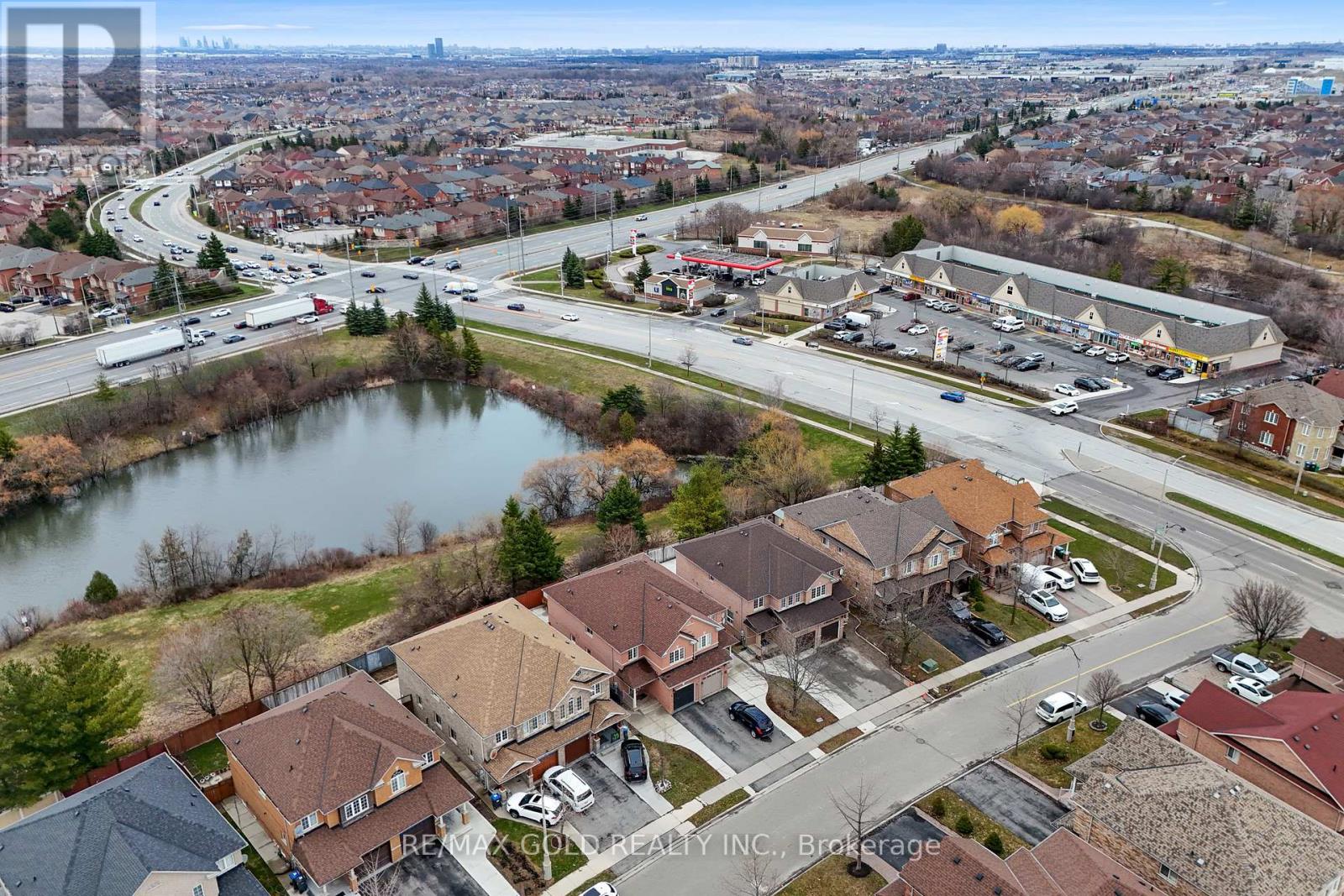 15 Revelstoke Place, Brampton, Ontario  L6R 3G3 - Photo 2 - W12986292