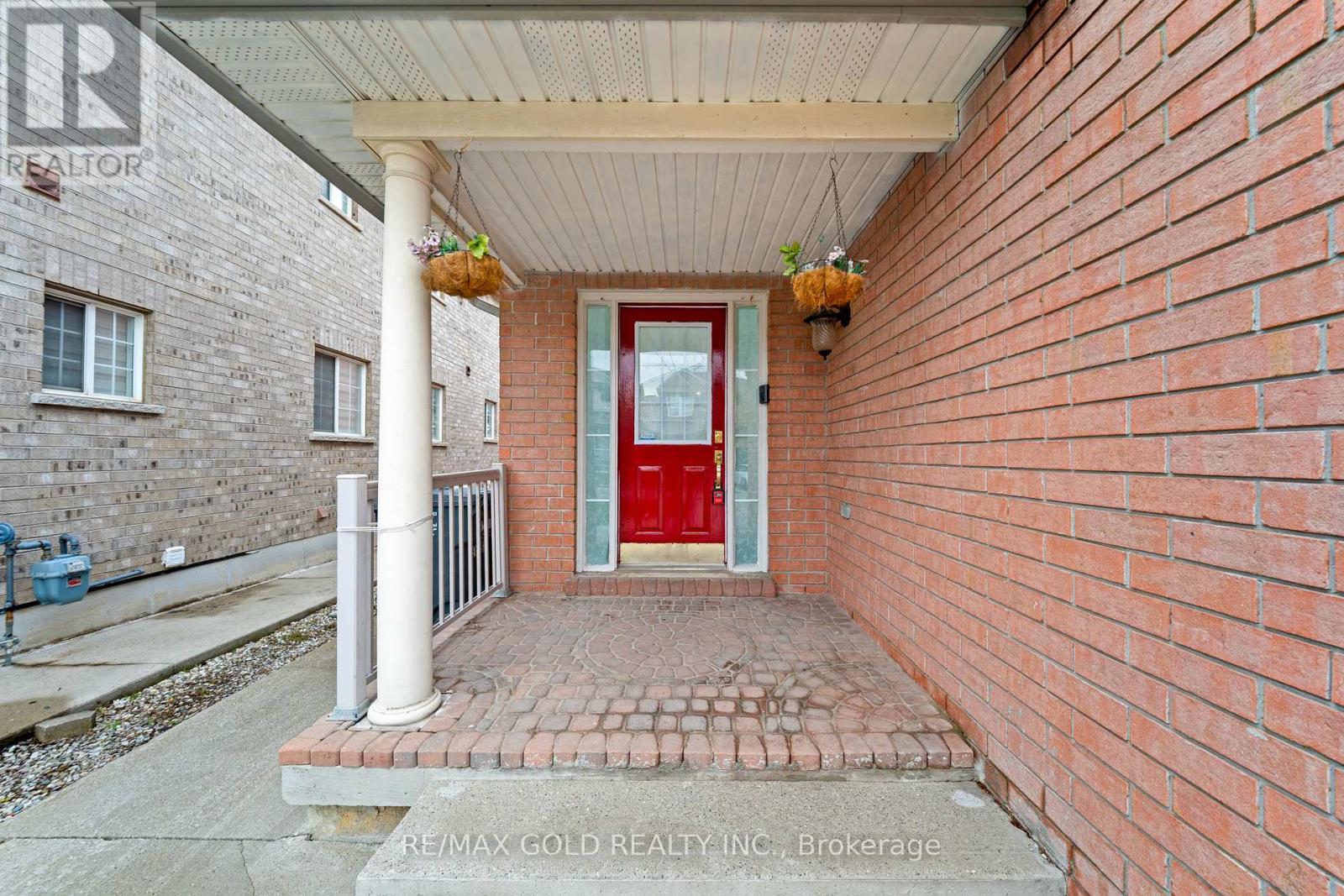 15 Revelstoke Place, Brampton, Ontario  L6R 3G3 - Photo 5 - W12986292