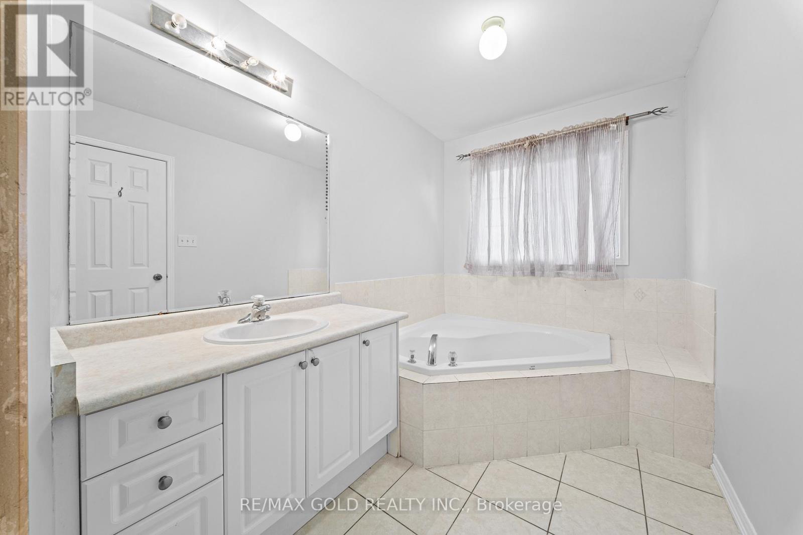 15 Revelstoke Place, Brampton, Ontario  L6R 3G3 - Photo 27 - W12986292