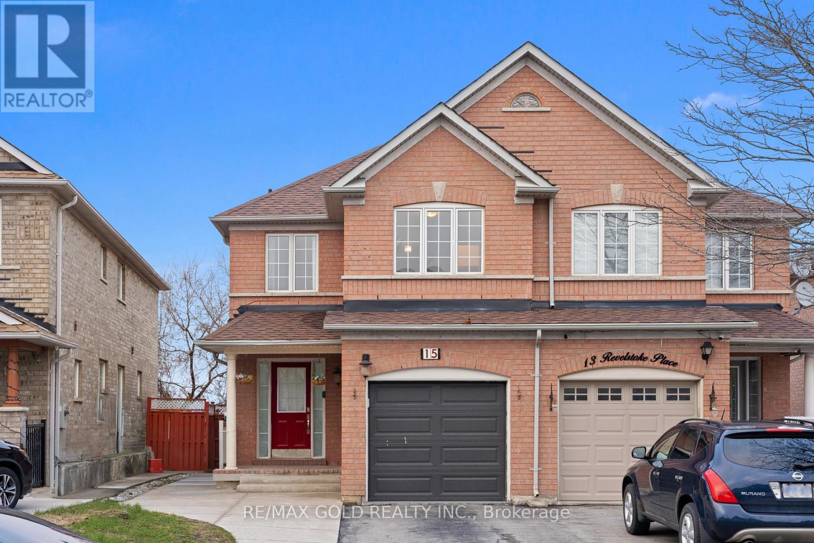 15 Revelstoke Place, Brampton, Ontario  L6R 3G3 - Photo 4 - W12986292