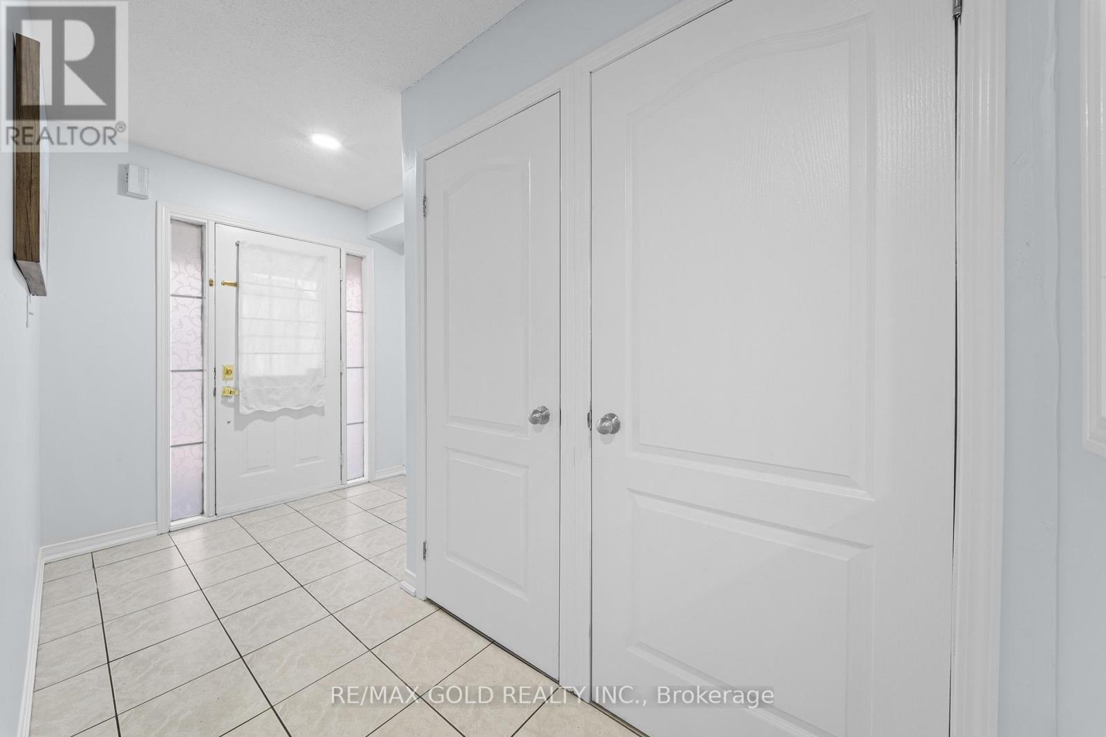 15 Revelstoke Place, Brampton, Ontario  L6R 3G3 - Photo 8 - W12986292