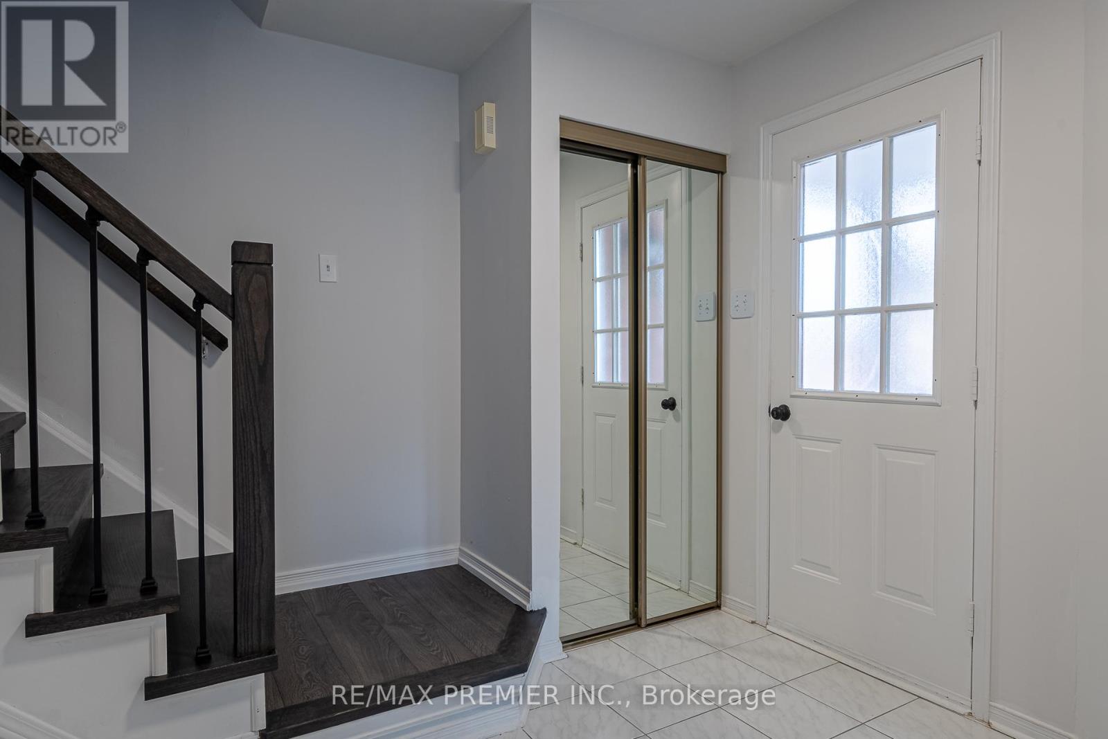 157 Heydon Avenue, New Tecumseth, Ontario  L9R 1N6 - Photo 3 - N12986944