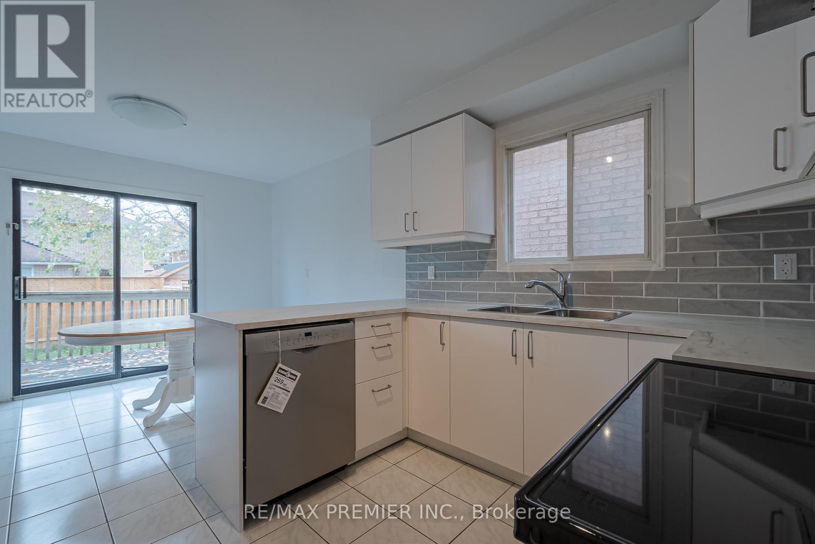 157 Heydon Avenue, New Tecumseth, Ontario  L9R 1N6 - Photo 7 - N12986944