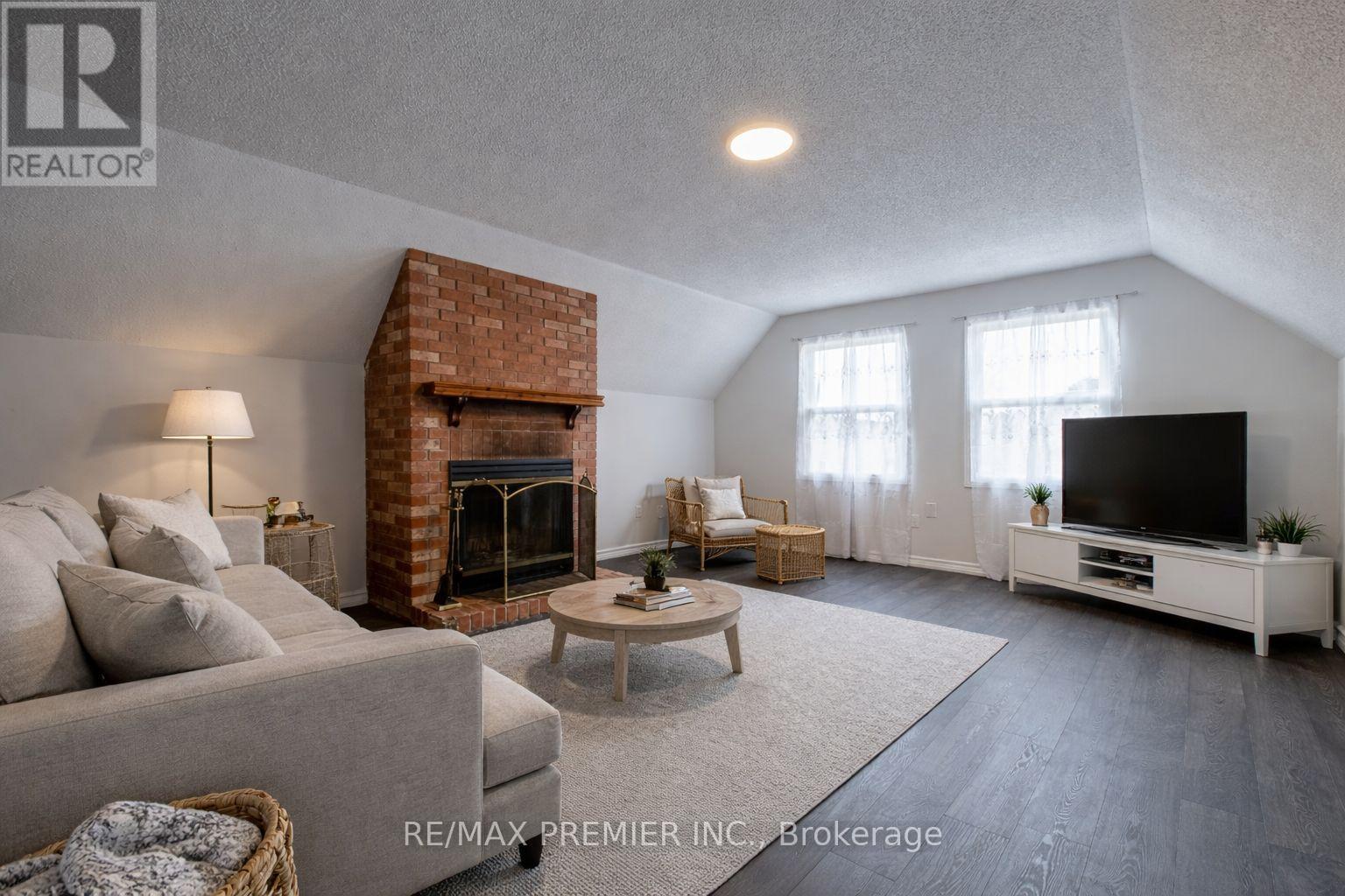 157 Heydon Avenue, New Tecumseth, Ontario  L9R 1N6 - Photo 9 - N12986944