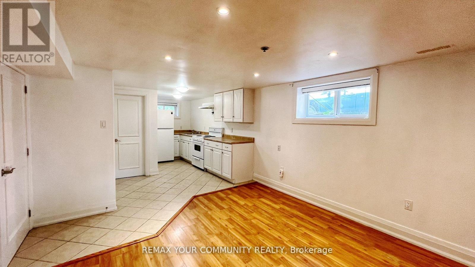 Lower - 32 Collins Crescent, Aurora, Ontario  L4G 2W2 - Photo 3 - N12986972