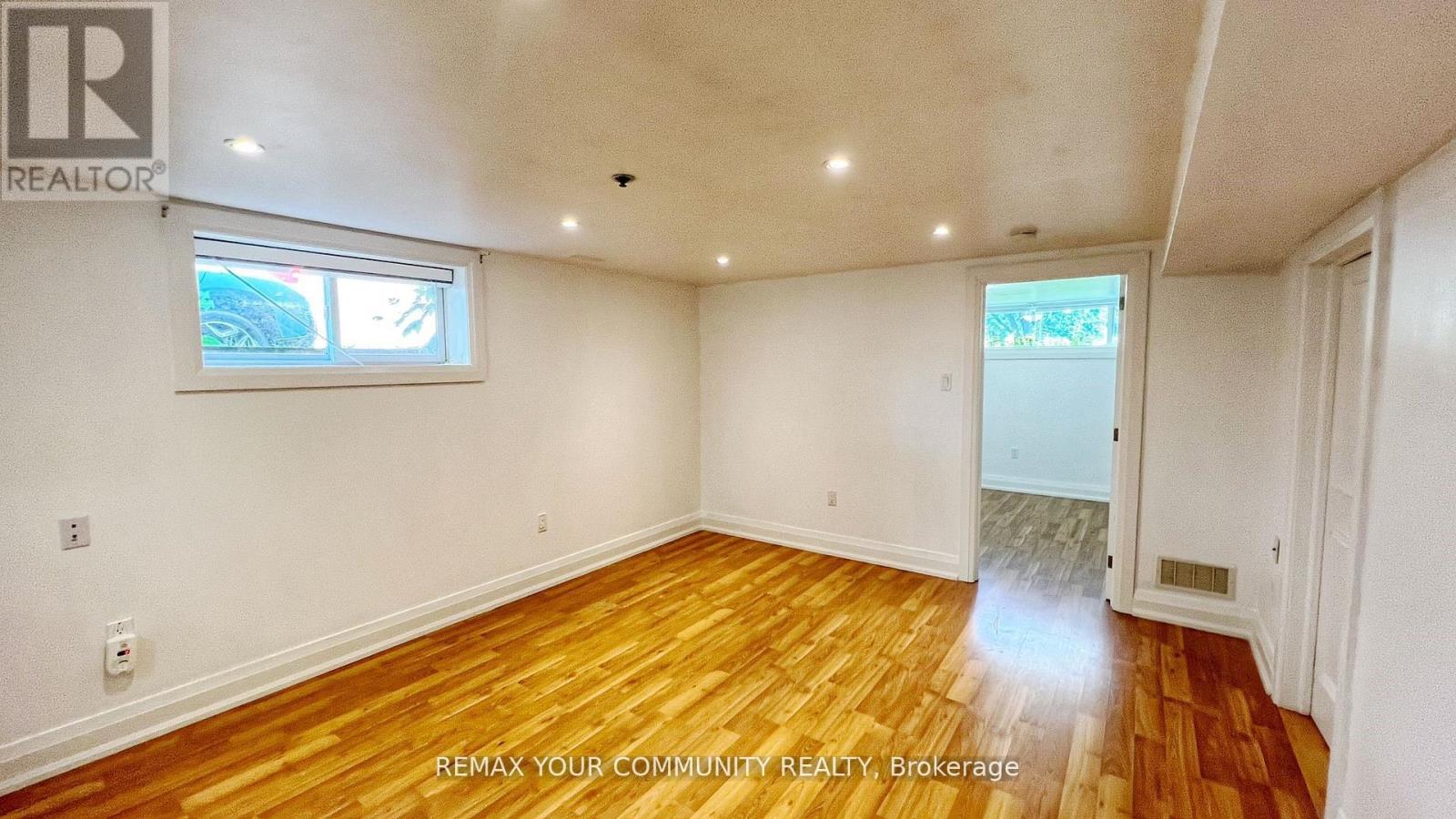 Lower - 32 Collins Crescent, Aurora, Ontario  L4G 2W2 - Photo 6 - N12986972