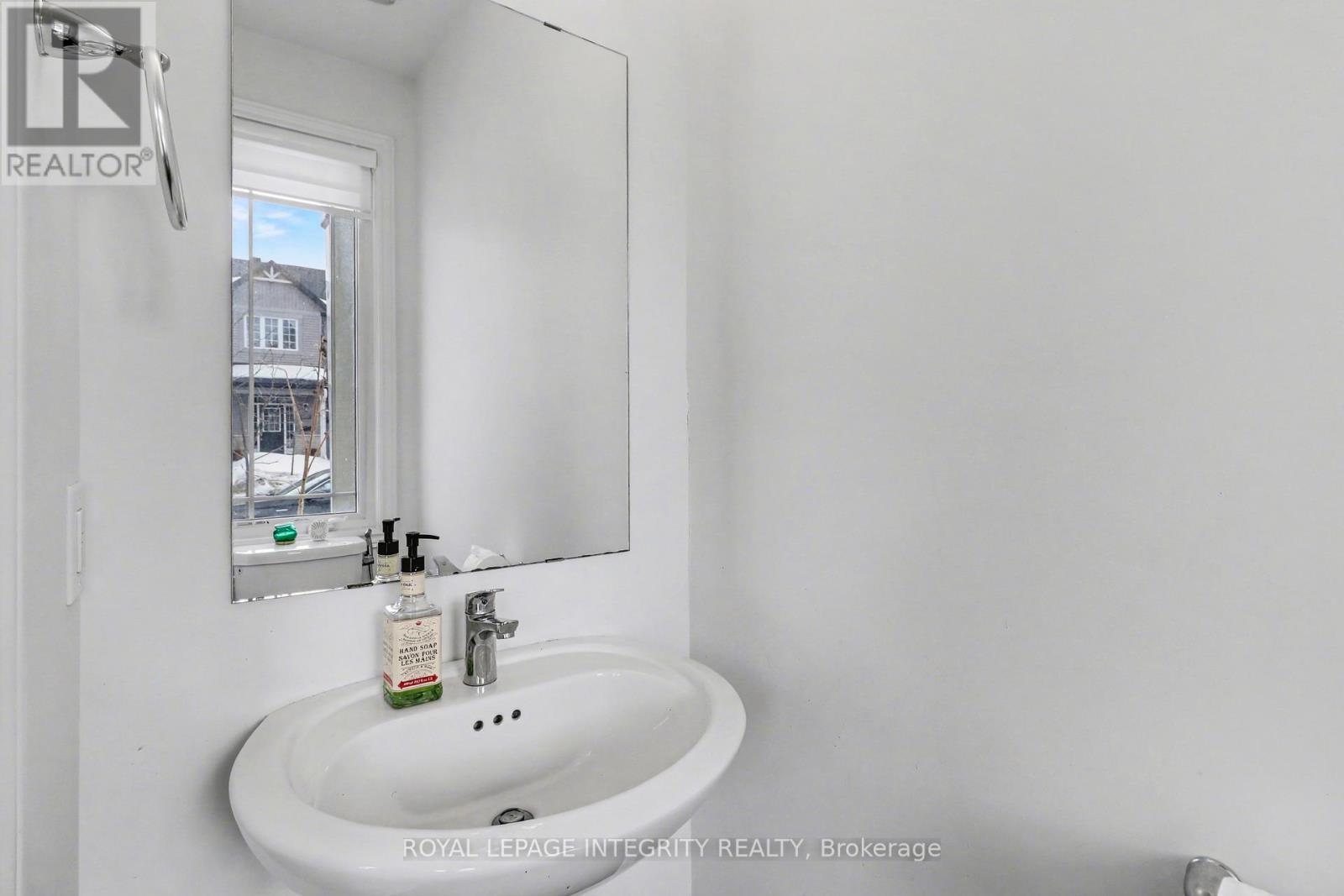 105 Mesa Drive, Ottawa, Ontario  K2J 6W1 - Photo 3 - X12933892