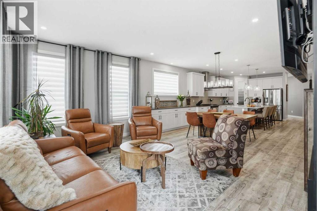 111 Crestridge View Sw, Calgary, Alberta  T3B 1G8 - Photo 5 - A2293597