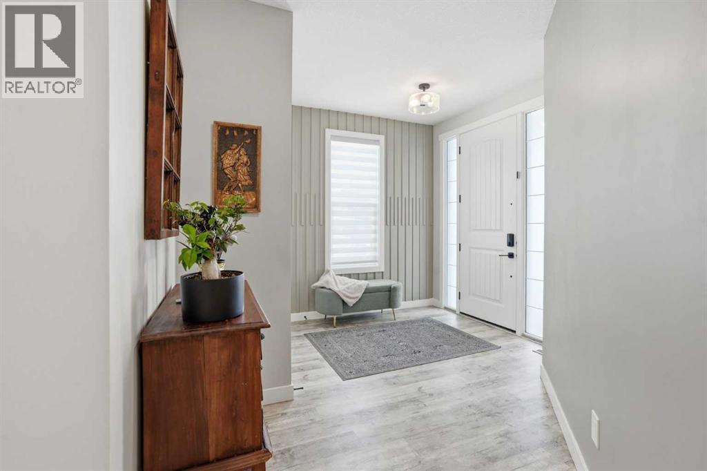 111 Crestridge View Sw, Calgary, Alberta  T3B 1G8 - Photo 3 - A2293597