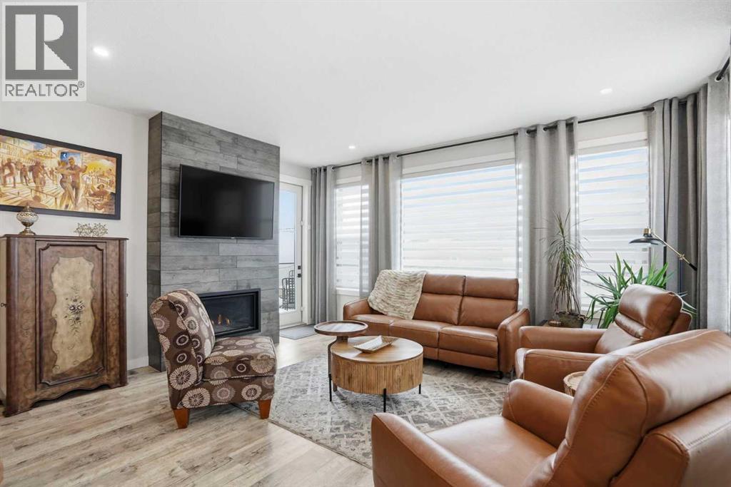 111 Crestridge View Sw, Calgary, Alberta  T3B 1G8 - Photo 4 - A2293597