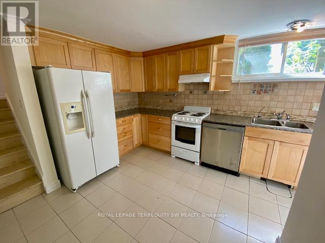 35 Euphrasia Drive, Toronto, Ontario  M6B 3V8 - Photo 27 - W12986952