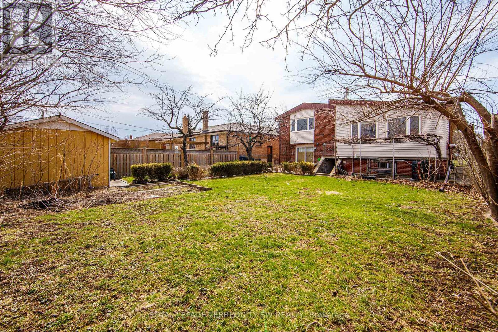 35 Euphrasia Drive, Toronto, Ontario  M6B 3V8 - Photo 40 - W12986952