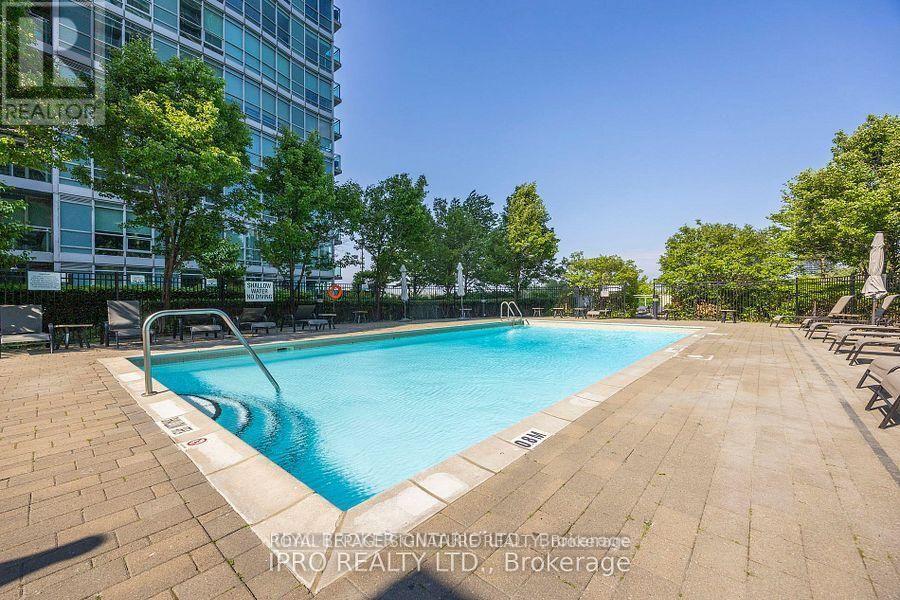 1101 - 185 Legion Road N, Toronto, Ontario  M8Y 0A1 - Photo 2 - W12986962