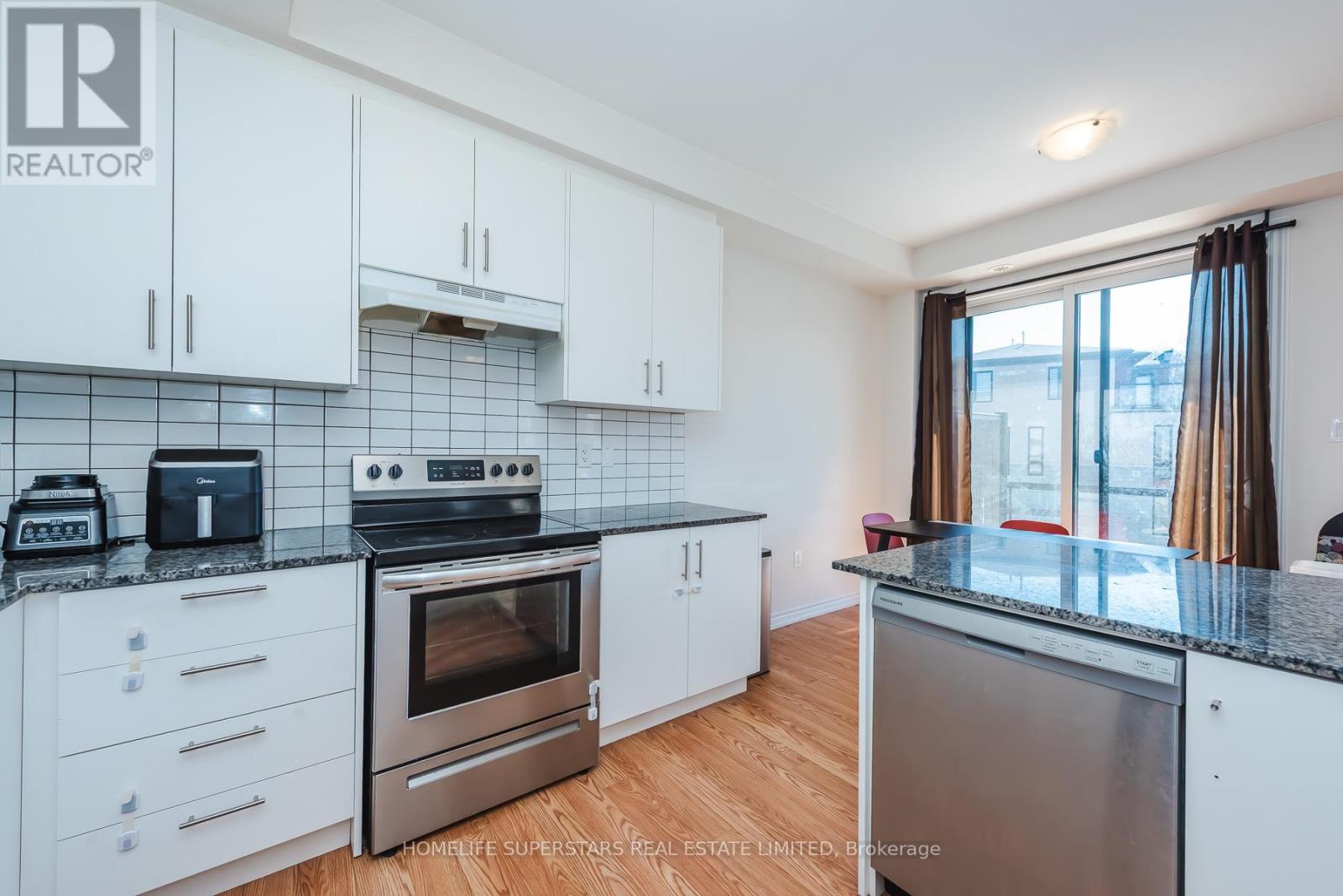 3 - 10 Knotsberry Circle, Brampton, Ontario  L6Y 6G1 - Photo 10 - W12986964