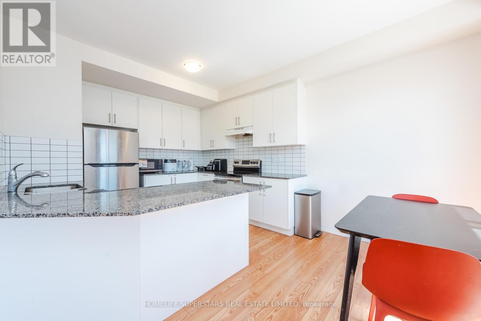 3 - 10 Knotsberry Circle, Brampton, Ontario  L6Y 6G1 - Photo 11 - W12986964