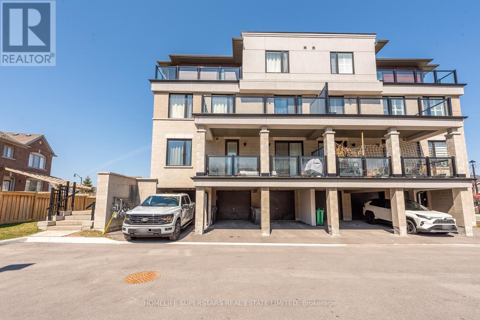 3 - 10 Knotsberry Circle, Brampton, Ontario  L6Y 6G1 - Photo 2 - W12986964