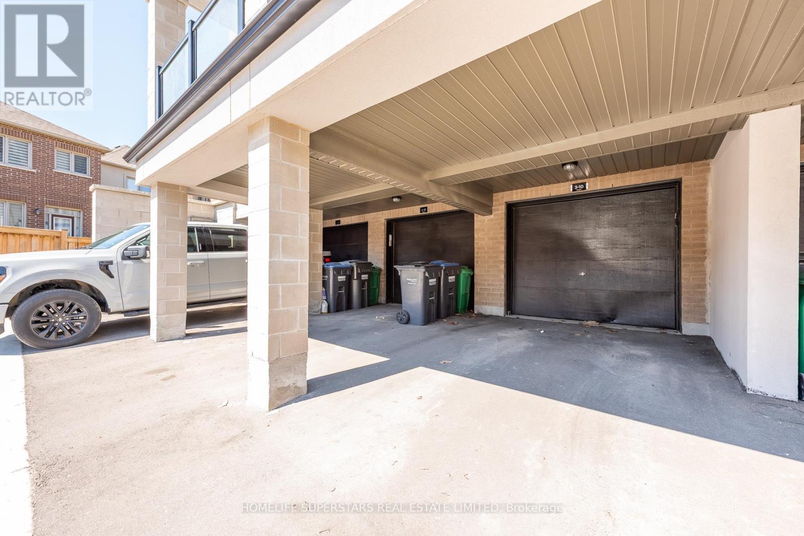 3 - 10 Knotsberry Circle, Brampton, Ontario  L6Y 6G1 - Photo 3 - W12986964