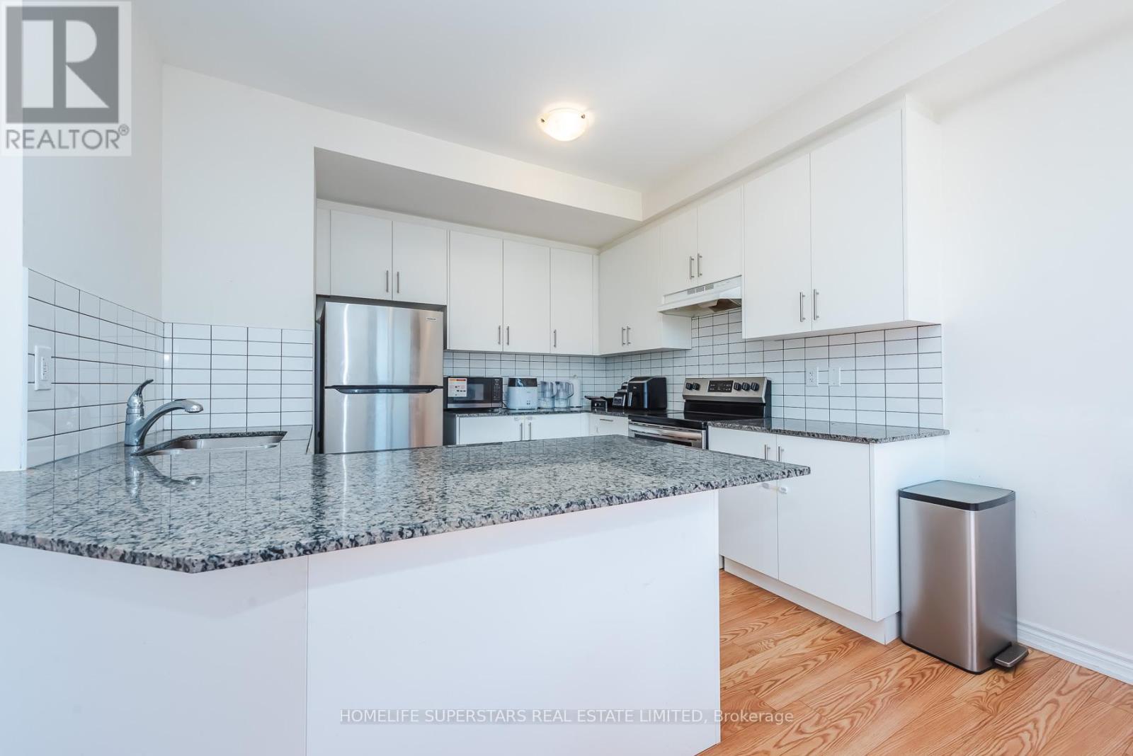 3 - 10 Knotsberry Circle, Brampton, Ontario  L6Y 6G1 - Photo 7 - W12986964