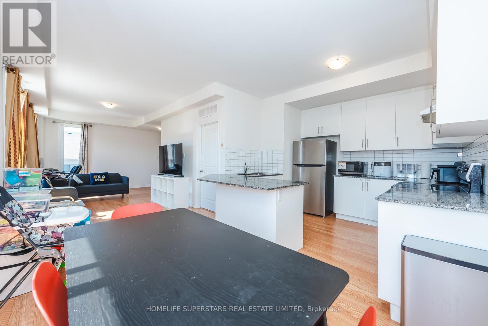 3 - 10 Knotsberry Circle, Brampton, Ontario  L6Y 6G1 - Photo 8 - W12986964