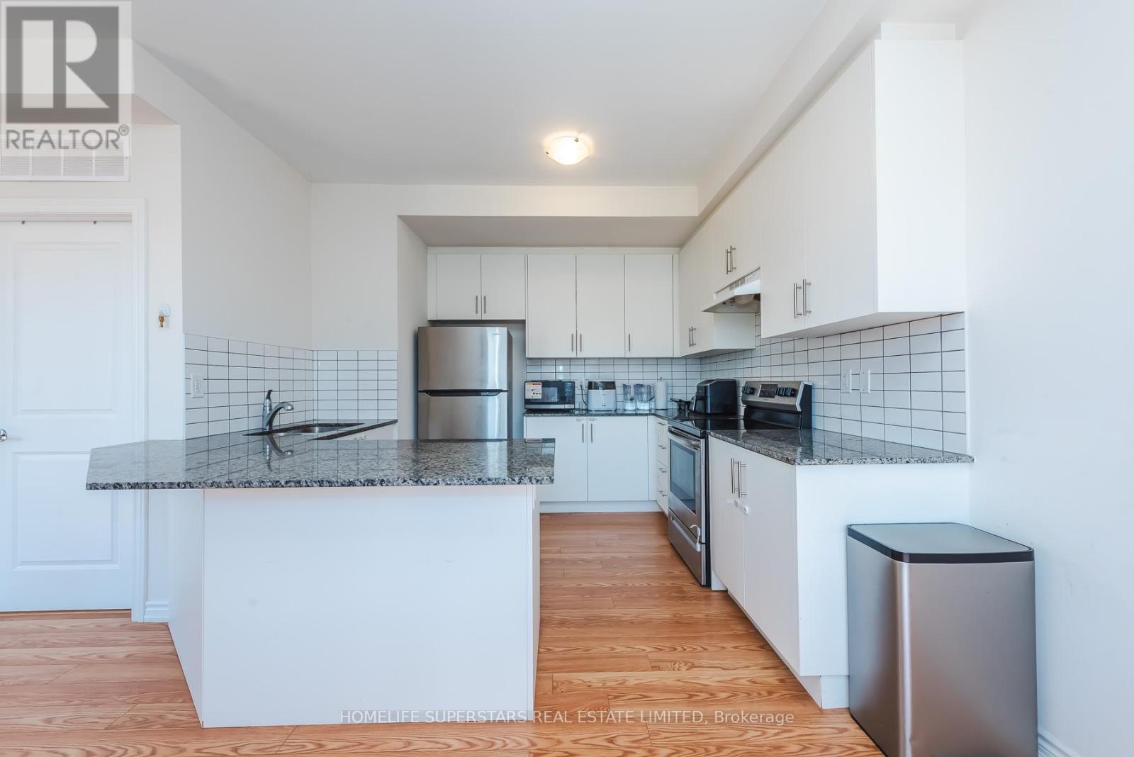 3 - 10 Knotsberry Circle, Brampton, Ontario  L6Y 6G1 - Photo 9 - W12986964