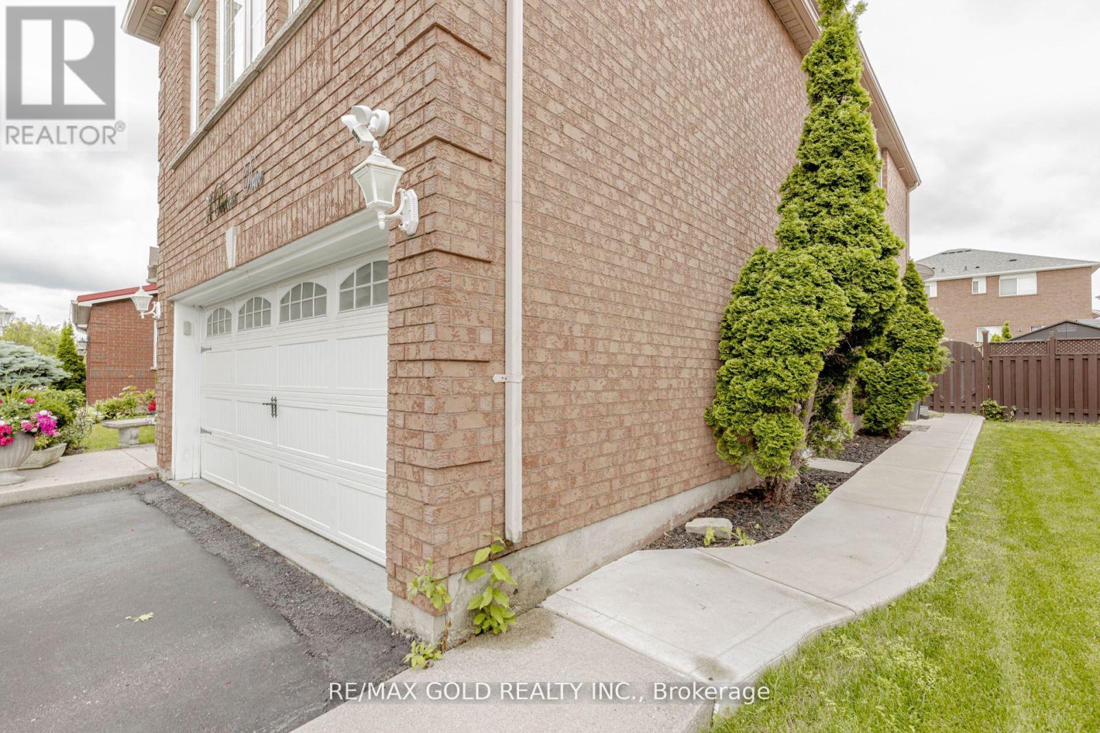 Basement - 71 Pertosa Drive, Brampton, Ontario  L6X 4W7 - Photo 2 - W12986970