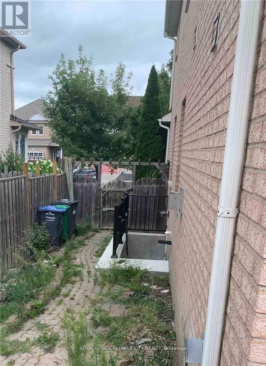 Legal Basement - 7227 Para Place, Mississauga, Ontario  L5W 1K4 - Photo 3 - W12986978