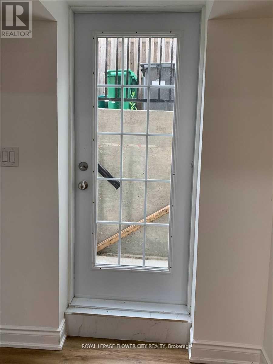 Legal Basement - 7227 Para Place, Mississauga, Ontario  L5W 1K4 - Photo 4 - W12986978