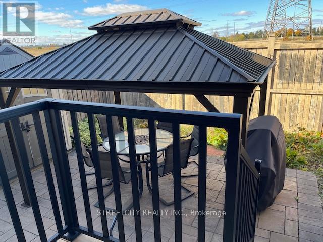 Main - 7369 Saint Barbara Boulevard, Mississauga, Ontario  L5W 0C3 - Photo 11 - W12987048