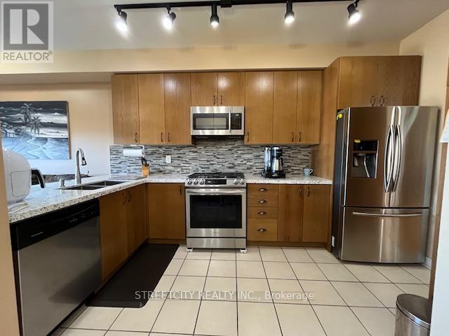 Main - 7369 Saint Barbara Boulevard, Mississauga, Ontario  L5W 0C3 - Photo 4 - W12987048