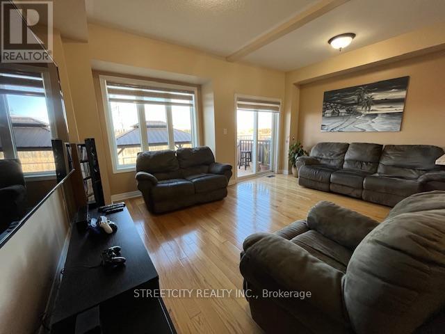 Main - 7369 Saint Barbara Boulevard, Mississauga, Ontario  L5W 0C3 - Photo 5 - W12987048