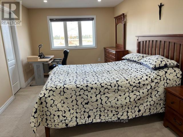 Main - 7369 Saint Barbara Boulevard, Mississauga, Ontario  L5W 0C3 - Photo 7 - W12987048