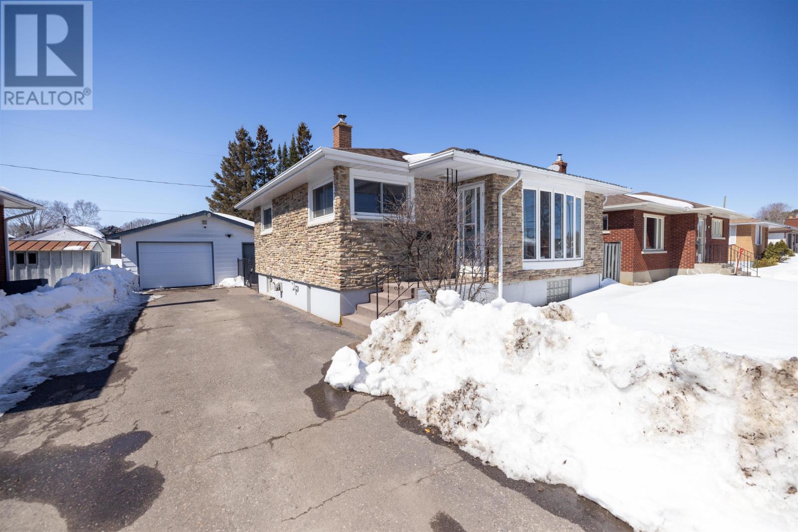 1329 Euclid Ave, Thunder Bay, Ontario  P7E 2W5 - Photo 1 - TB2600644