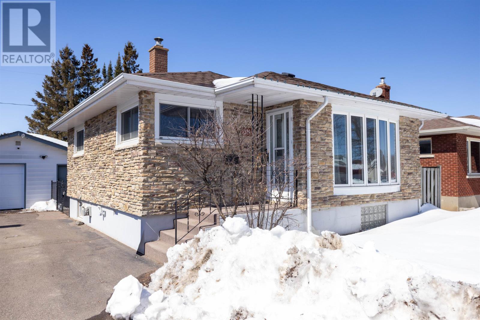 1329 Euclid Ave, Thunder Bay, Ontario  P7E 2W5 - Photo 2 - TB2600644