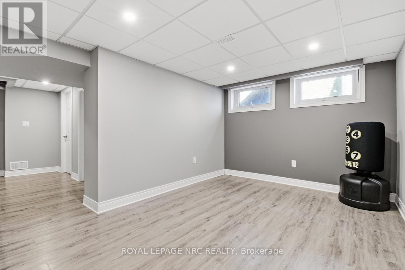 9 Greenhill Drive, Thorold, Ontario  L2V 1W4 - Photo 27 - X12987086