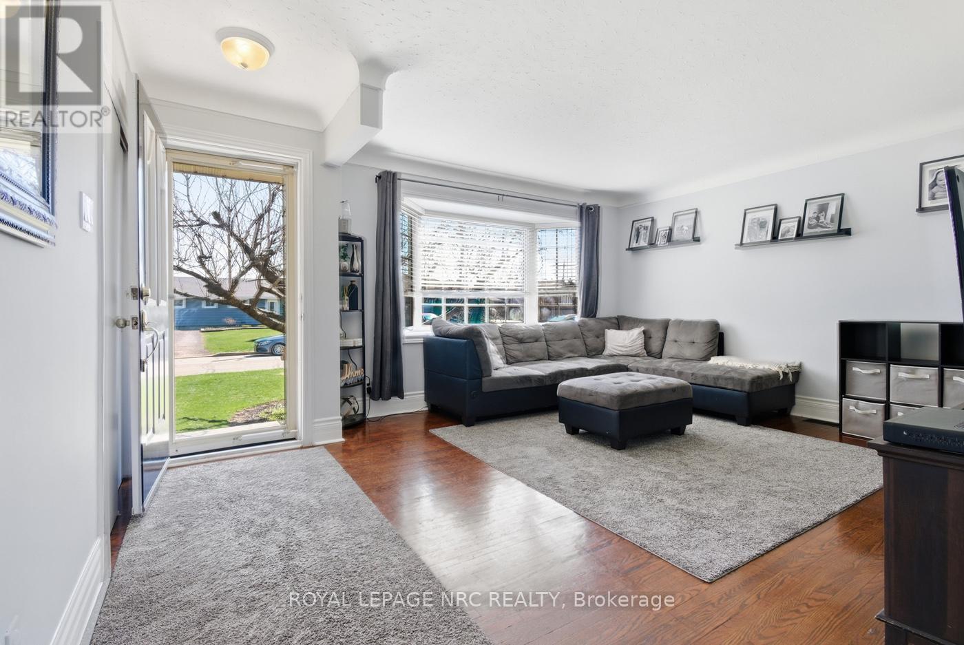 9 Greenhill Drive, Thorold, Ontario  L2V 1W4 - Photo 3 - X12987086