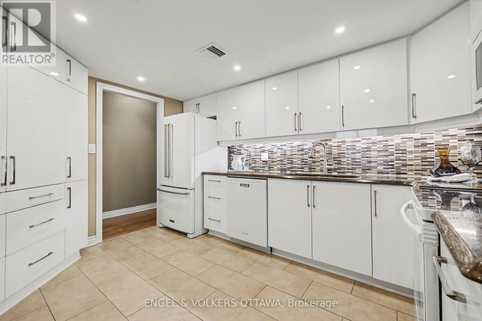 805 - 3105 Carling Avenue, Ottawa, Ontario  K2H 5A6 - Photo 9 - X12981920