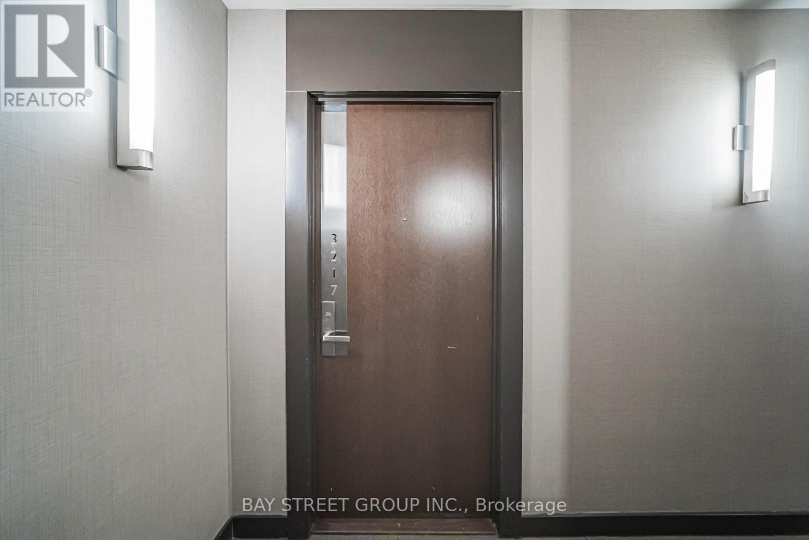 3217 - 70 Temperance Street, Toronto, Ontario  M5H 0B1 - Photo 4 - C12986992