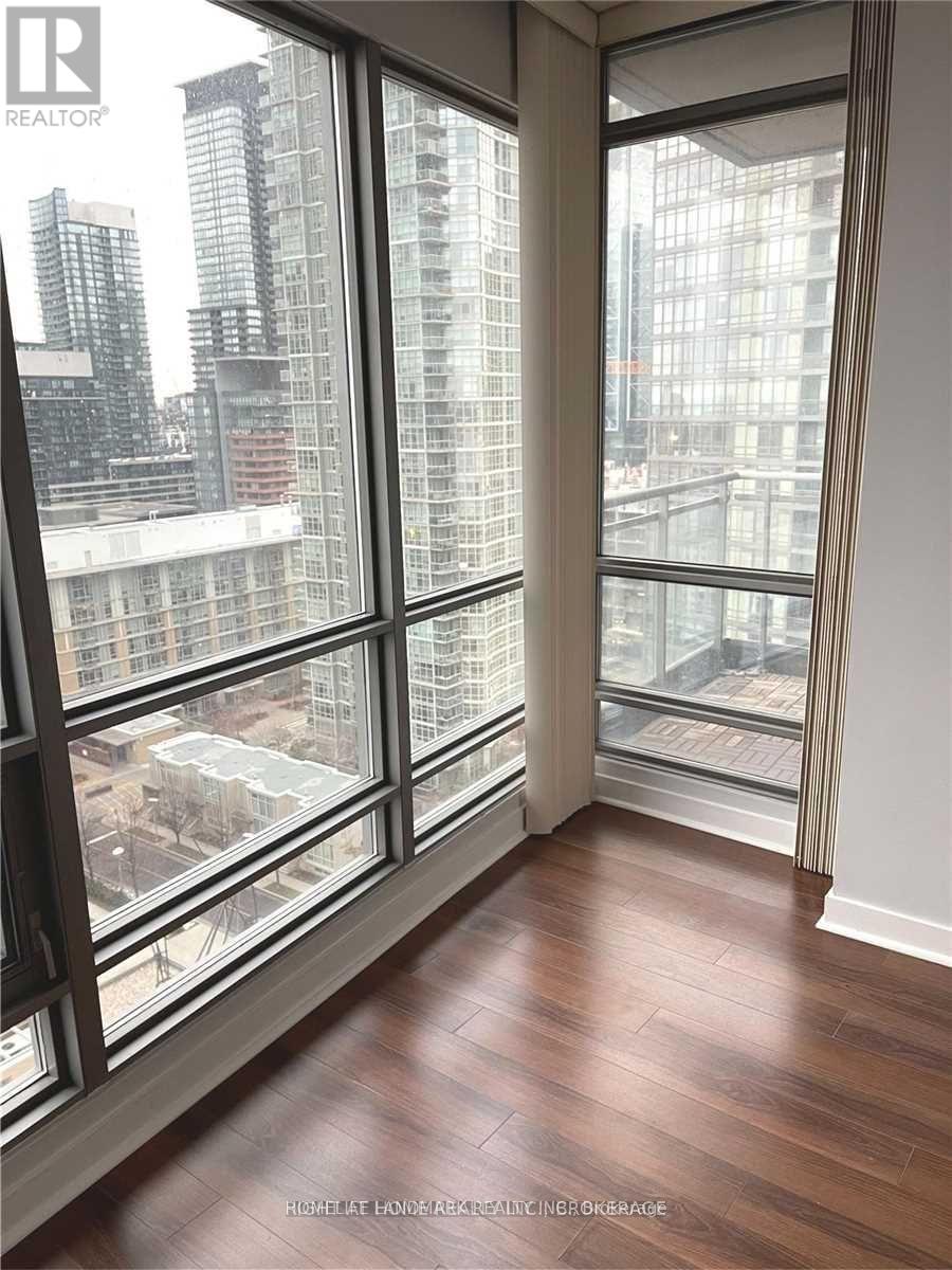 2006 - 5 Mariner Terrace, Toronto, Ontario  M5V 3V6 - Photo 10 - C12987002