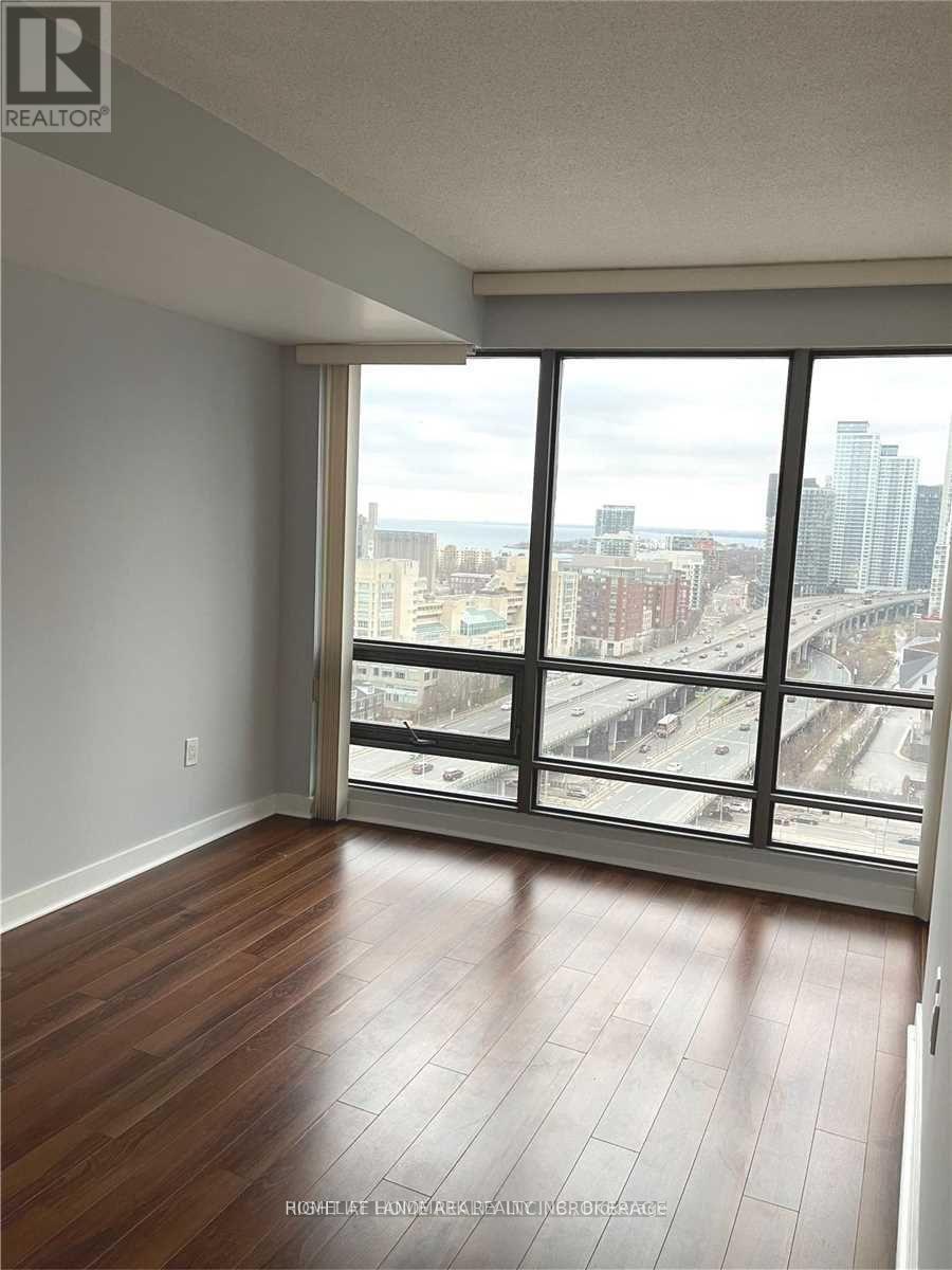 2006 - 5 Mariner Terrace, Toronto, Ontario  M5V 3V6 - Photo 9 - C12987002