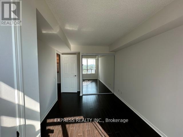 1005 - 8 Hillcrest Avenue, Toronto, Ontario M2N 6Y6 - Photo 3 - C12987018