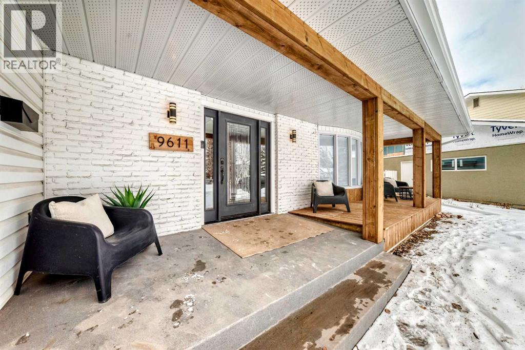 9611 Palisan Place Sw, Calgary, Alberta  T2V 3T1 - Photo 2 - A2291998