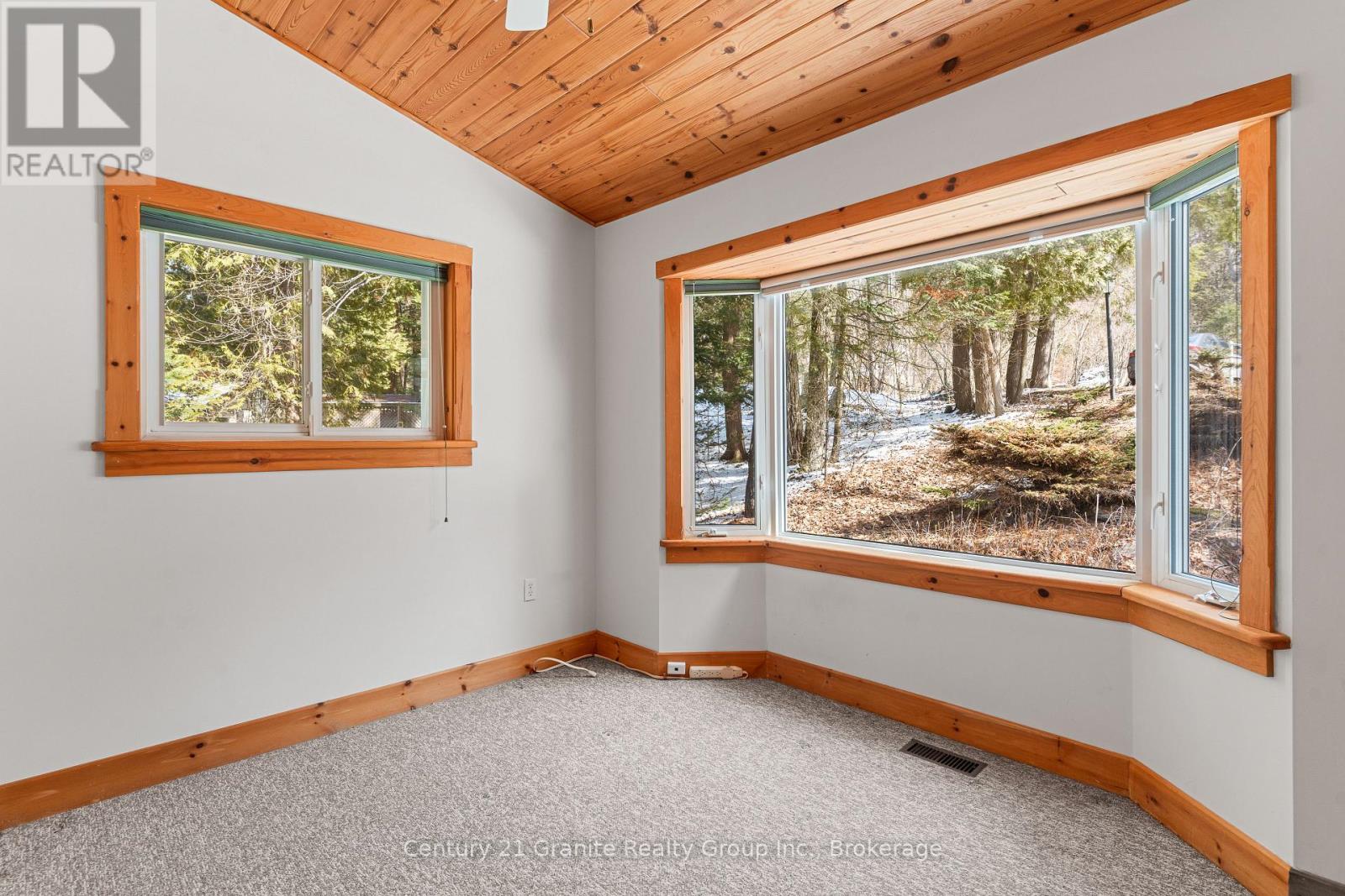 1058 Kipps Lane, Dysart Et Al, Ontario  K0M 1S0 - Photo 30 - X12987020