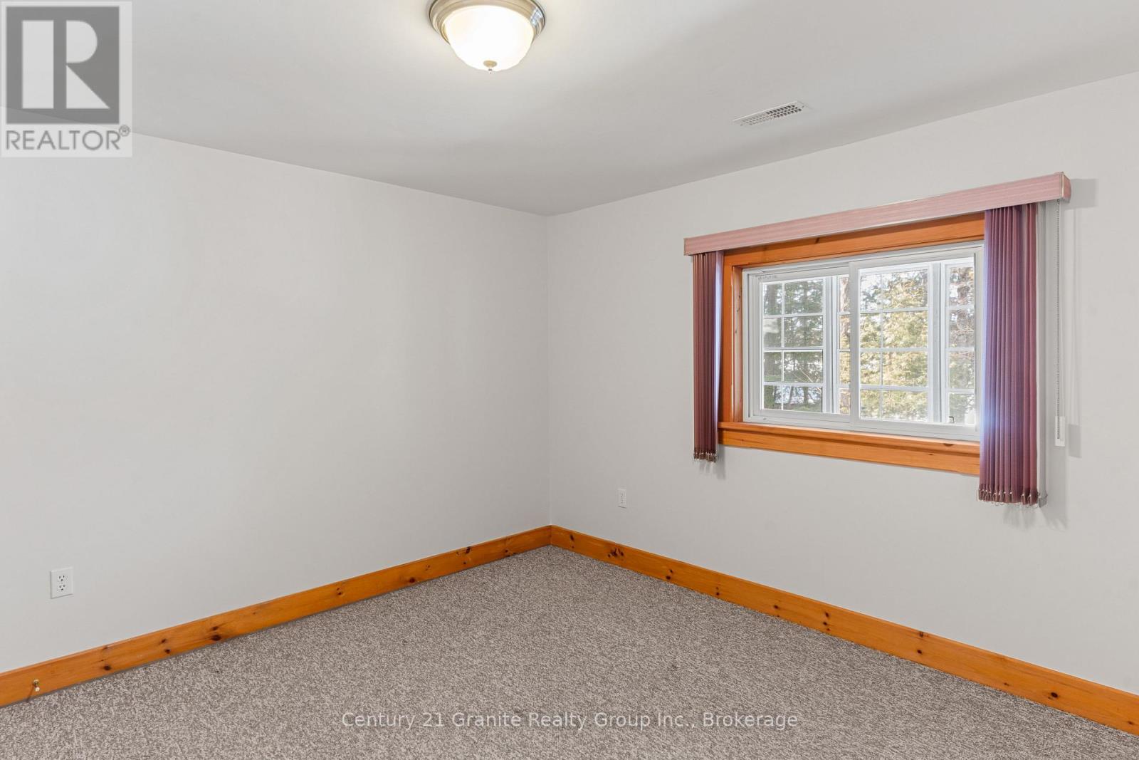 1058 Kipps Lane, Dysart Et Al, Ontario  K0M 1S0 - Photo 33 - X12987020